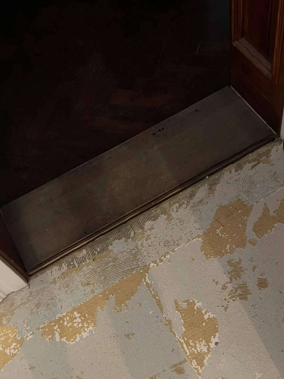 Schwelle an der Wohnungstür vorher